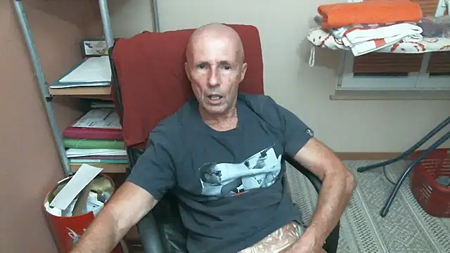 Snapshot of olibrius71 chatting on December 3, 2025, 7:24 pm olibrius71 online show from December 3, 2025, 7:24 pm