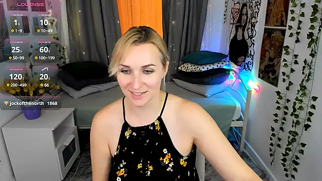 Snapshot of Karinella_x chatting on March 3, 2025, 12:23 am Karinella x online show from March 3, 2025, 12:23 am