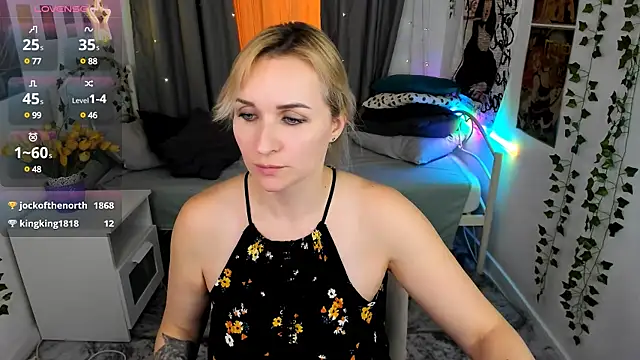 Snapshot of Karinella_x chatting on March 3, 2025, 3:27 am Karinella x online show from March 3, 2025, 3:27 am