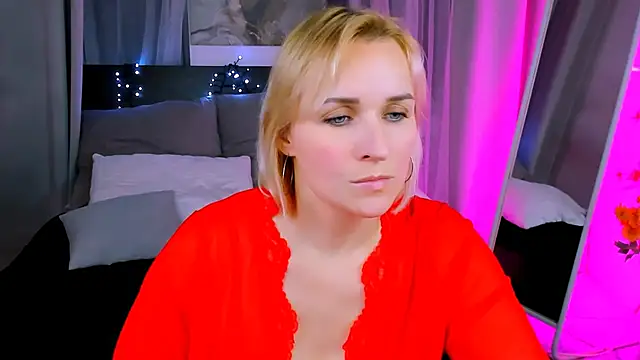 Snapshot of Karinella_x chatting on January 18, 2025, 12:13 am Karinella x online show from January 18, 2025, 12:13 am