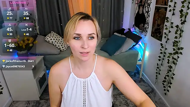 Snapshot of Karinella_x chatting on March 22, 2025, 12:17 am Karinella x online show from March 22, 2025, 12:17 am