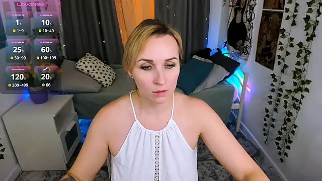 Snapshot of Karinella_x chatting on March 21, 2025, 9:12 pm Karinella x online show from March 21, 2025, 9:12 pm
