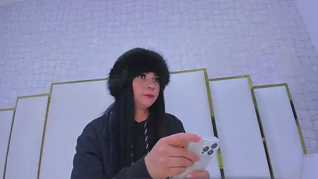 paola rodriguez online show from October 4, 2025, 11:34 am