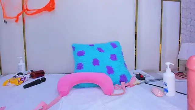 paola rodriguez online show from October 28, 2025, 12:04 pm