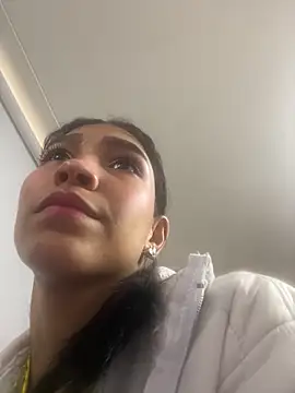 LauraAristizabal online show from April 16, 2026, 12:28 pm