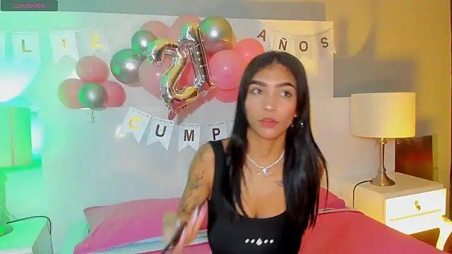 LauraAristizabal online show from June 24, 2026, 12:15 pm