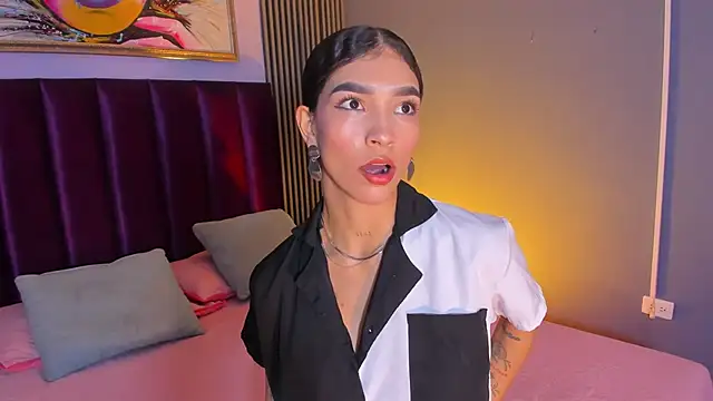 LauraAristizabal online show from July 24, 2026, 12:12 pm