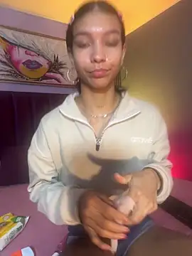 LauraAristizabal online show from March 13, 2026, 12:43 pm