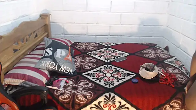 sexyjustin202 online show from February 13, 2026, 9:15 pm