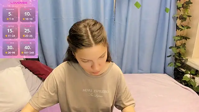 MelaniGrand online show from September 10, 2025, 9:19 am