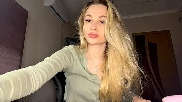 Snapshot of VikiLensy chatting on February 22, 2026, 10:28 am VikiLensy online show from February 22, 2026, 10:28 am