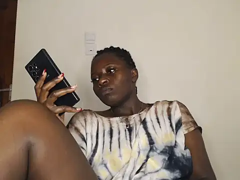 Snapshot of queenofqueens96 chatting on March 18, 2026, 4:37 am queenofqueens96 online show from March 18, 2026, 4:37 am