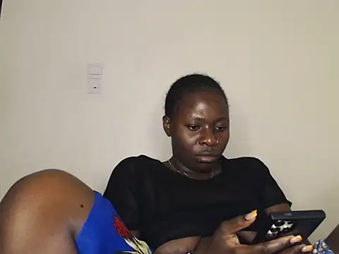 Snapshot of queenofqueens96 chatting on February 21, 2026, 7:54 am queenofqueens96 online show from February 21, 2026, 7:54 am