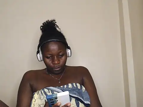 Snapshot of queenofqueens96 chatting on April 8, 2026, 8:10 pm queenofqueens96 online show from April 8, 2026, 8:10 pm