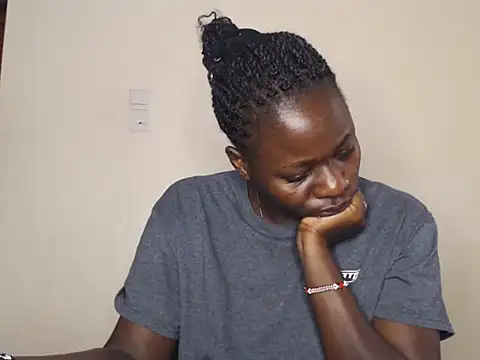 Snapshot of queenofqueens96 chatting on February 27, 2026, 4:34 am queenofqueens96 online show from February 27, 2026, 4:34 am