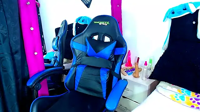 Snapshot of Jenng18 chatting on February 14, 2026, 5:18 am Jenng18 online show from February 14, 2026, 5:18 am