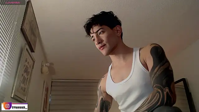 ivaaaan  online show from April 14, 2026, 9:42 pm