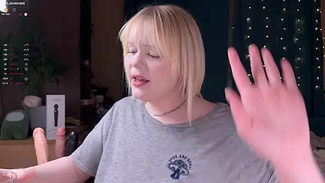 Snapshot of LisaLaas chatting on March 1, 2026, 7:14 pm LisaLaas online show from March 1, 2026, 7:14 pm