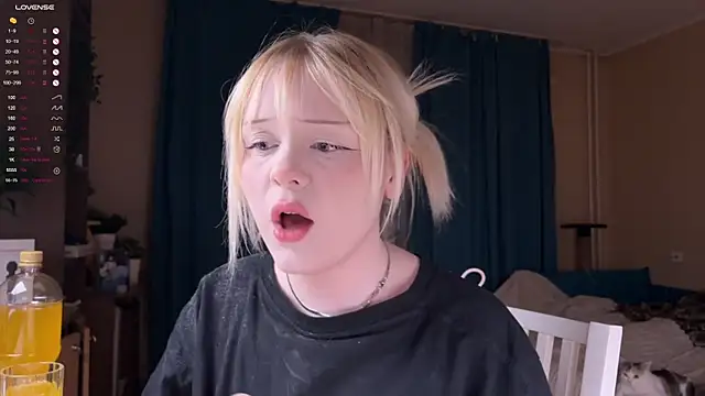 Snapshot of LisaLaas chatting on February 27, 2026, 7:35 pm LisaLaas online show from February 27, 2026, 7:35 pm