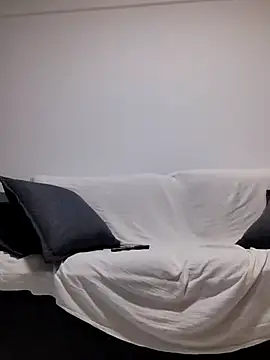 luizamello1234 online show from April 7, 2026, 10:55 pm