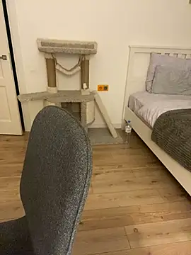 malyshhka online show from December 8, 2024, 9:30 pm