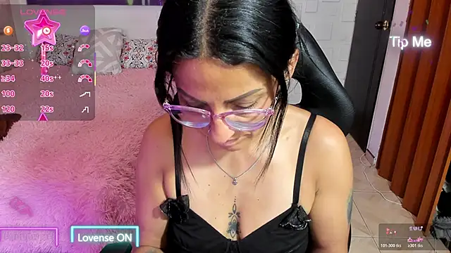 alma blue online show from April 11, 2026, 10:57 pm