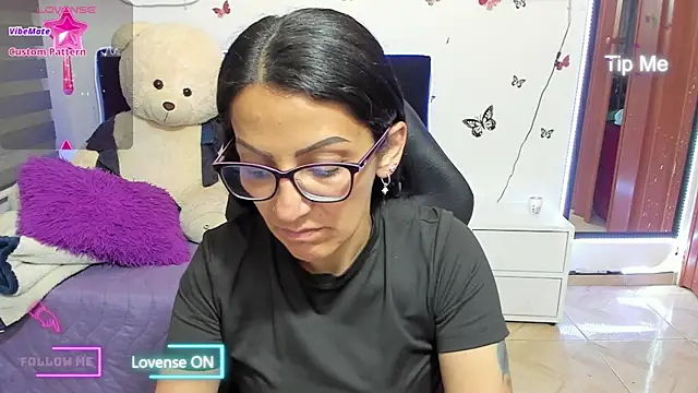 alma blue online show from November 25, 2025, 10:32 pm