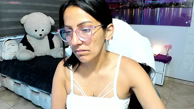alma blue online show from June 10, 2026, 11:06 pm