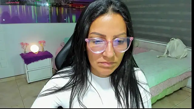 alma blue online show from June 20, 2026, 11:32 pm