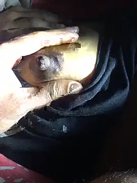 Snapshot of CoolBiDude chatting on January 21, 2025, 7:39 pm CoolBiDude online show from January 21, 2025, 7:39 pm