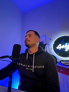 Jonkitzler1 online show from December 1, 2025, 5:14 pm