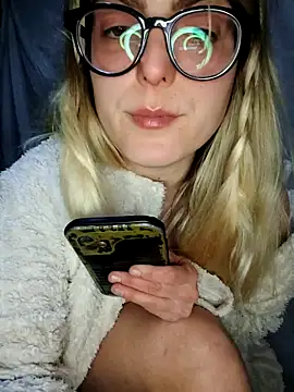 dolcehelena993 online show from February 18, 2026, 4:36 pm