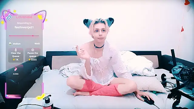 Littlepinkcat online show from June 27, 2026, 6:47 pm