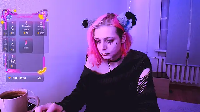 Littlepinkcat online show from February 8, 2026, 5:32 pm