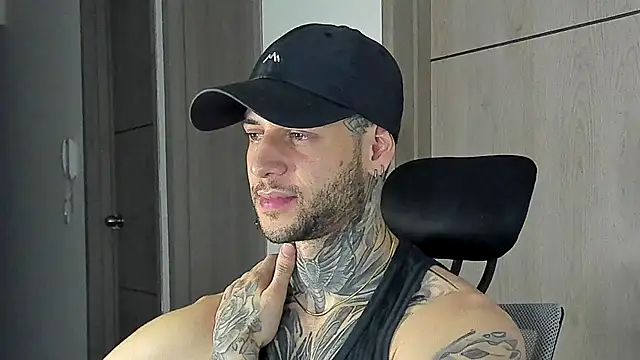  jamesleandros1 online show from September 11, 2025, 2:22 am