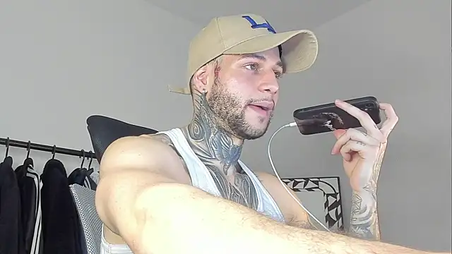  jamesleandros1 online show from November 7, 2025, 4:39 am