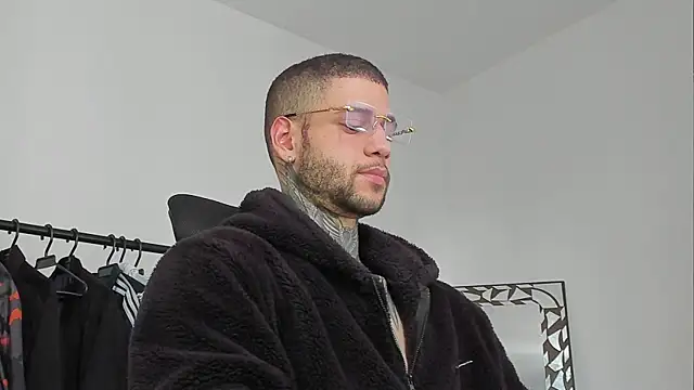  jamesleandros1 online show from October 8, 2025, 7:36 pm