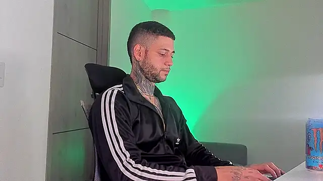  jamesleandros1 online show from May 10, 2026, 3:14 pm