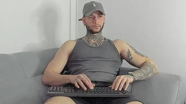  jamesleandros1 online show from November 17, 2025, 5:28 pm