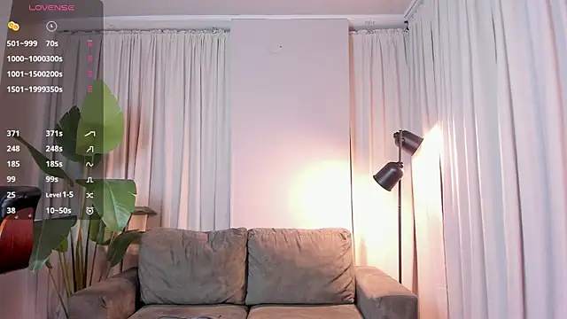 Snapshot of julesbennet chatting on May 31, 2026, 11:27 pm julesbennet online show from May 31, 2026, 11:27 pm