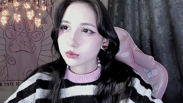 Snapshot of Holy420lolii chatting on October 11, 2025, 7:15 pm Holy420lolii online show from October 11, 2025, 7:15 pm