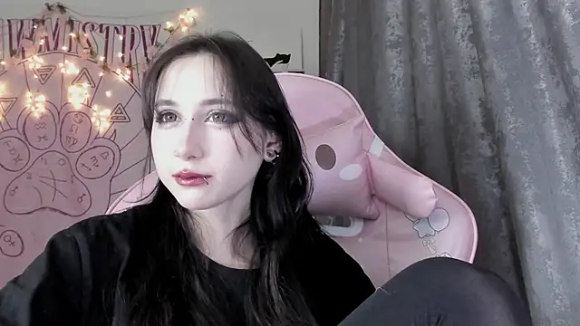 Snapshot of Holy420lolii chatting on October 21, 2025, 7:35 pm Holy420lolii online show from October 21, 2025, 7:35 pm