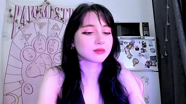 Holy420lolii online show from July 29, 2026, 8:19 pm
