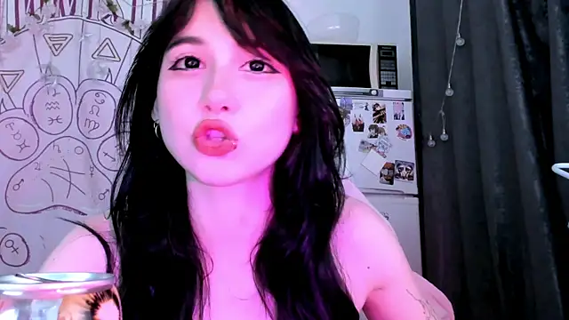 Holy420lolii online show from July 28, 2026, 8:52 pm
