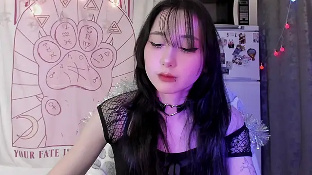 Holy420lolii online show from January 6, 2026, 4:44 pm