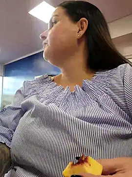 GeorgiaLerox online show from October 5, 2025, 11:45 am