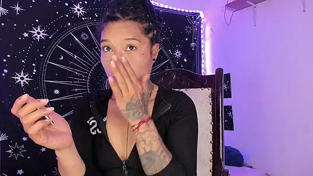 Eva Lee  online show from November 22, 2025, 8:35 am