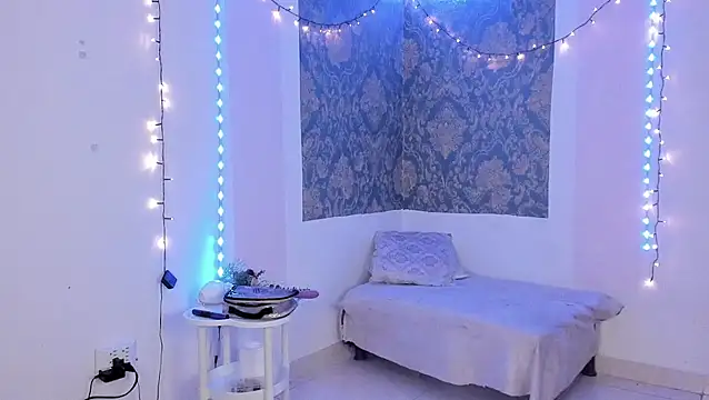 Eva Lee  online show from April 11, 2026, 10:19 am