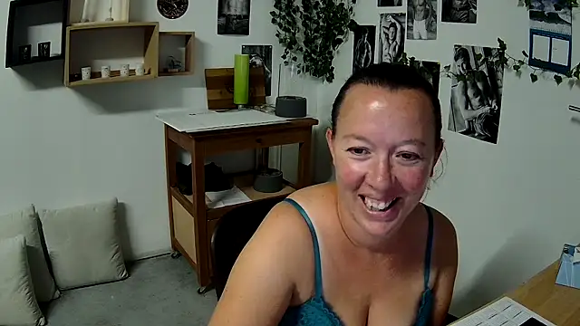 AnyaKreyxh online show from September 16, 2025, 5:25 pm