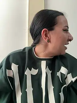 Snapshot of Abril_Luv chatting on February 4, 2026, 1:28 pm Abril Luv online show from February 4, 2026, 1:28 pm